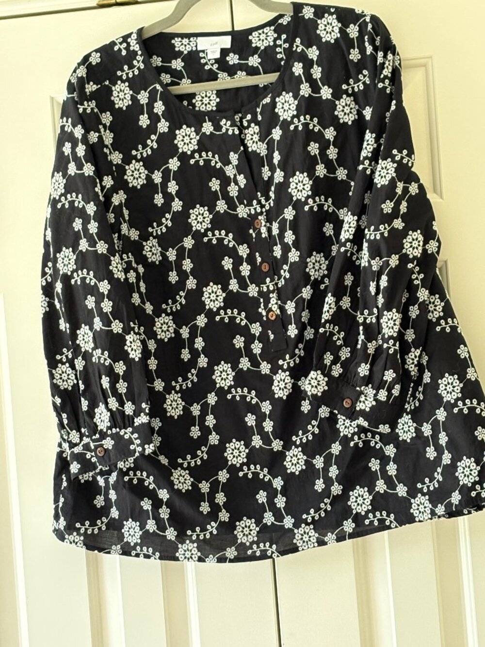 NWOT J. Jill Black Cotton Popover with Embroidered Floral Vines  Sz L